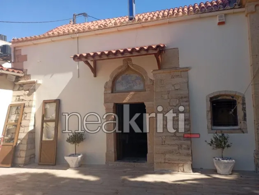 50.000 ευρώ η ζημιά από τη φωτιά στην εκκλησία του Ηρακλείου, «φαίνεται ότι ξεκίνησε από μια λαμπάδα» λέει ο εφημέριος, δείτε φωτογραφίες