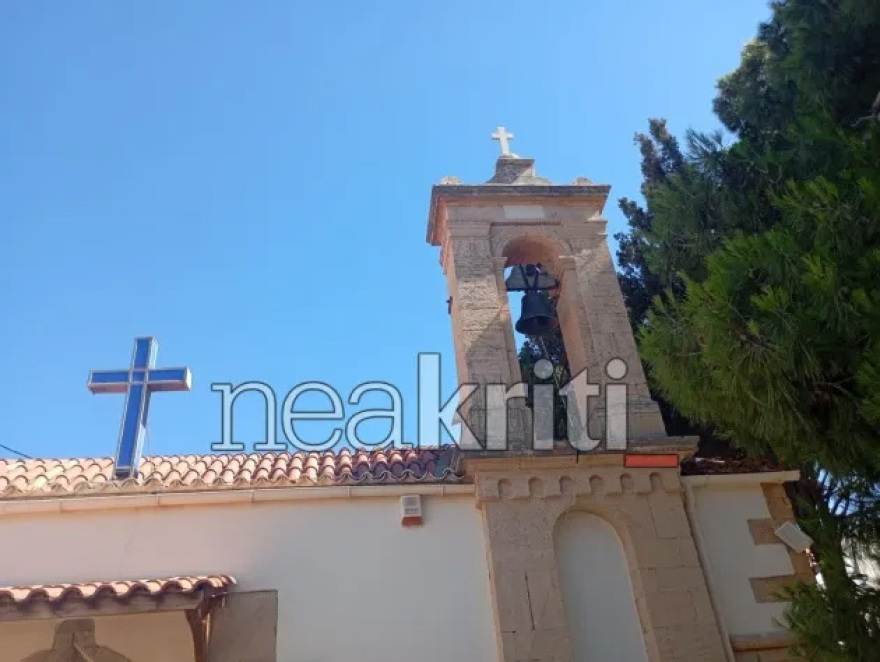 50.000 ευρώ η ζημιά από τη φωτιά στην εκκλησία του Ηρακλείου, «φαίνεται ότι ξεκίνησε από μια λαμπάδα» λέει ο εφημέριος, δείτε φωτογραφίες