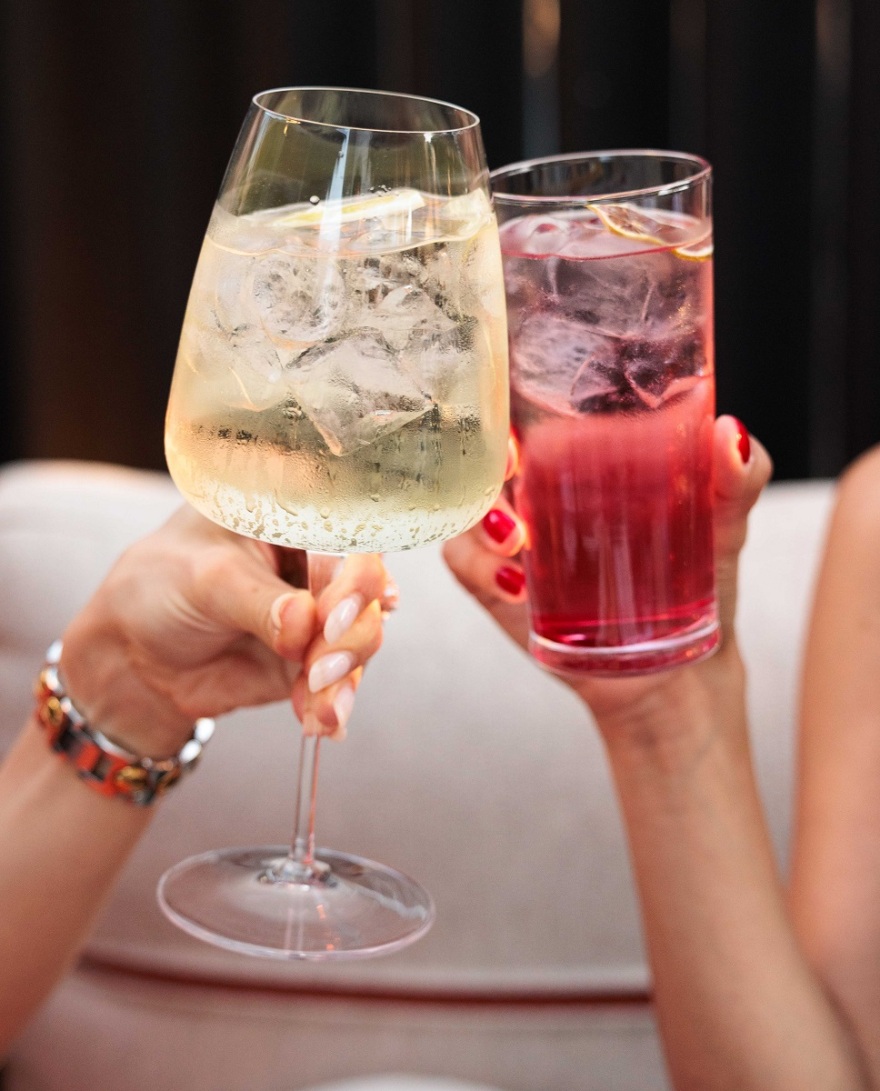 Η νέα όαση των Βορείων Προαστίων για cocktails, brunch και καλοκαιρινές βραδιές