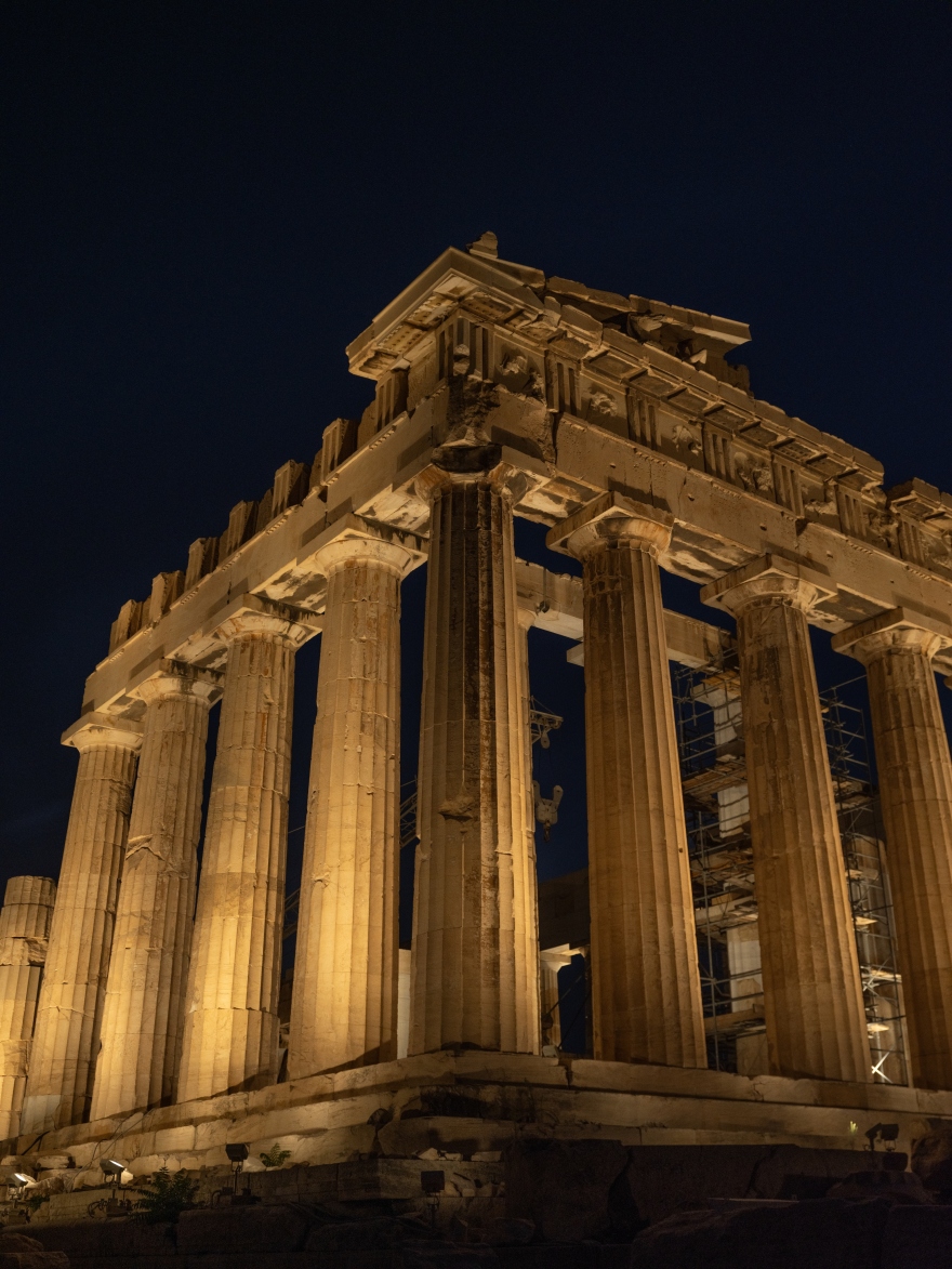 «The Acropolis Experience»: Πώς οι ιδιωτικές ξεναγήσεις στον Ιερό Βράχο αλλάζουν τον χάρτη του τουρισμού υψηλών προδιαγραφών