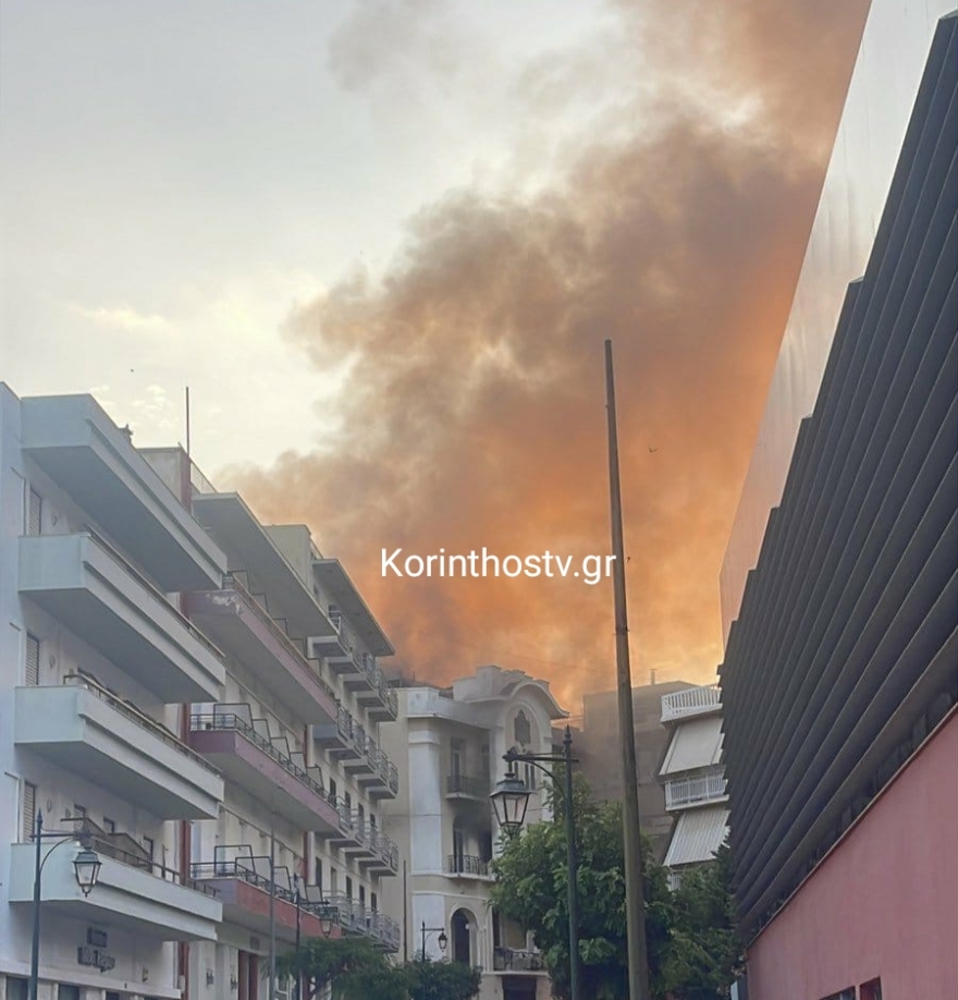 Καλύτερη η εικόνα της φωτιάς σε εγκαταλελειμμένο ξενοδοχείο δίπλα σε σπίτια στο Λουτράκι, δείτε βίντεο και φωτογραφίες