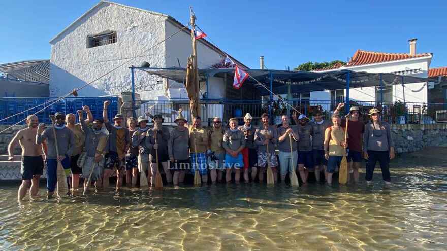 Ταξιδεύουν κάνοντας κουπί σε μονόξυλο σκάφος: Ξεκίνησαν από την Αλεξανδρούπολη, έφτασαν στη Λήμνο και θα καταλήξουν στον Βόλο