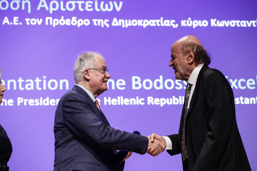 Ο Τασούλας απένειμε το Αριστείο Μποδοσάκη στην Πηνελόπη Κουγιανού-Goldberg και στον Χρίστο Παπαδημητρίου