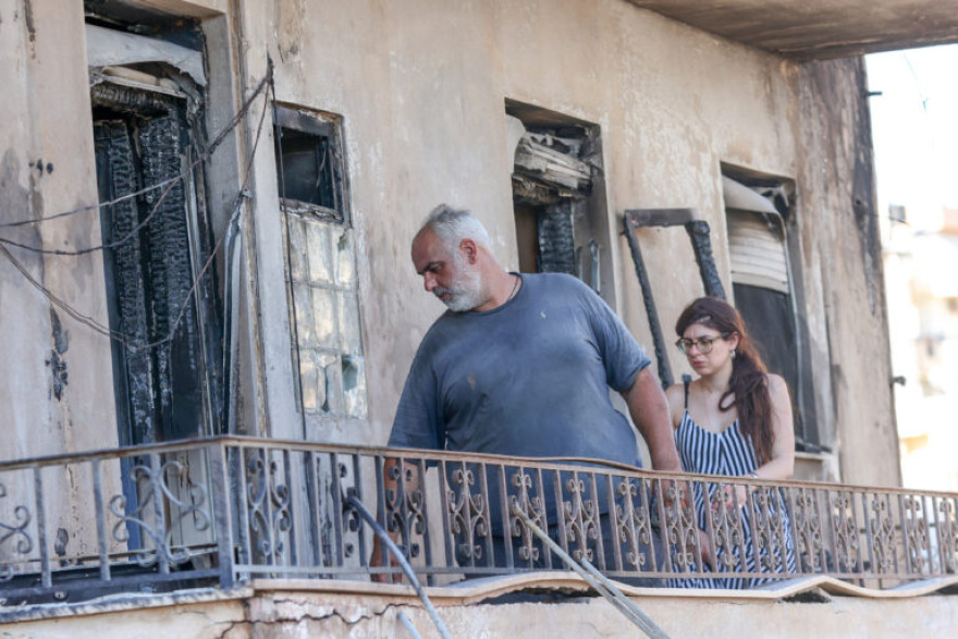 Εικόνες καταστροφής σε σπίτια και επιχειρήσεις στο Ηράκλειο μετά τη φωτιά σε αποθήκη ξυλείας