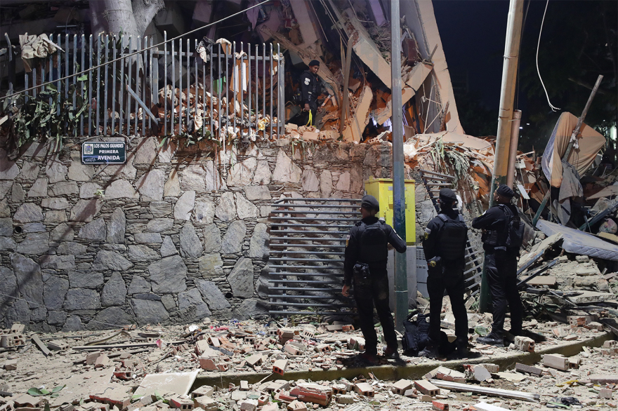 Τρόμος στη Βενεζουέλα από τον διπλό σεισμό 7,2 και 7,5 Ρίχτερ: Πολυκατοικίες κατέρρευσαν σαν χάρτινες, φόβοι για χιλιάδες νεκρούς