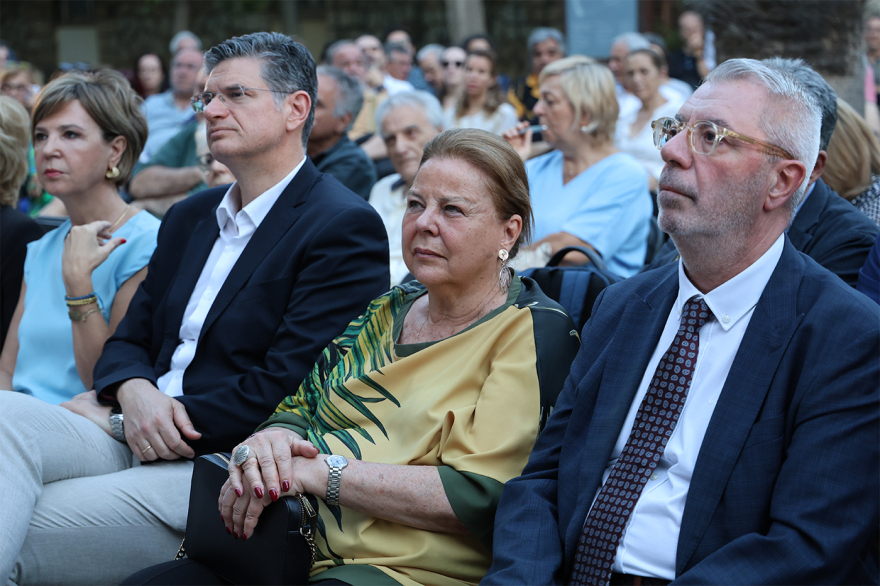 Ο Δούκας σε εκδήλωση του Κώστα Αρβανίτη: Παρουσίες, πηγαδάκια και η «Δημοκρατία της Καθημερινότητας»