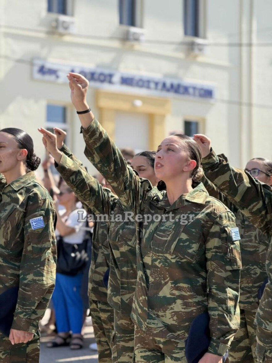 Ένοπλες Δυνάμεις: Ορκίστηκαν στη Λαμία οι πρώτες γυναίκες εθελόντριες στον Στρατό