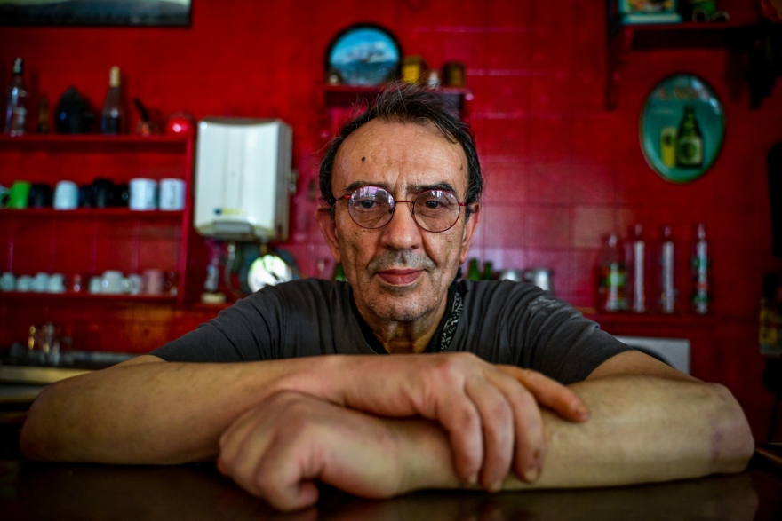 Η έκκληση του ιδιοκτήτη της «Μουριάς» στα Εξάρχεια για να σωθεί το ιστορικό καφενείο: «Είναι η ζωή μου, η πρώτη καλημέρα»