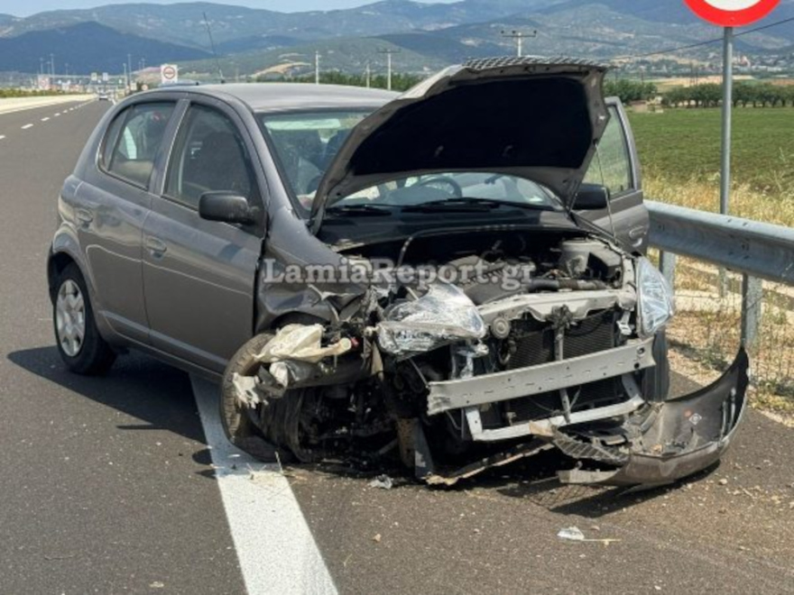 Αυτοκίνητο χτύπησε με σφοδρότητα στις προστατευτικές μπάρες στον Ε65 στη Φθιώτιδα
