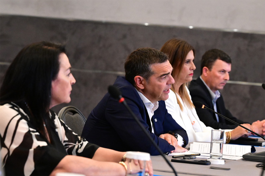 Οδηγίες Τσίπρα στους Τομεάρχες της ΕΛ.Α.Σ: Μιλήστε απλά, όχι απλουστευτικά, oφείλουμε να μην πατάμε τις πεπονόφλουδες