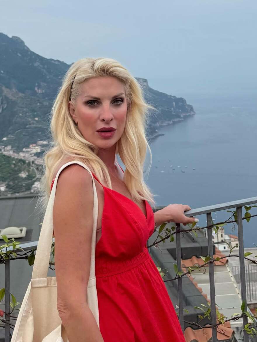 Οι φωτογραφίες της Ελένης Μενεγάκη από τις καλοκαιρινές της διακοπές με τον Ματέο Παντζόπουλο και την κόρη τους