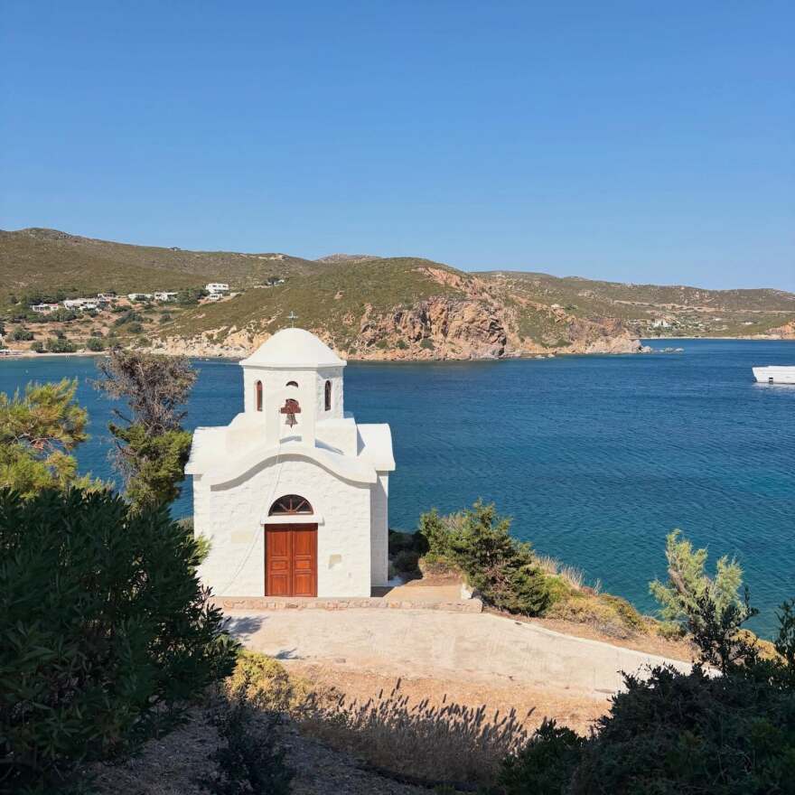 Η Άσλεϊ Τζαντ κάνει διακοπές στην Ελλάδα: Δείτε βίντεο με τις βουτιές της στη θάλασσα