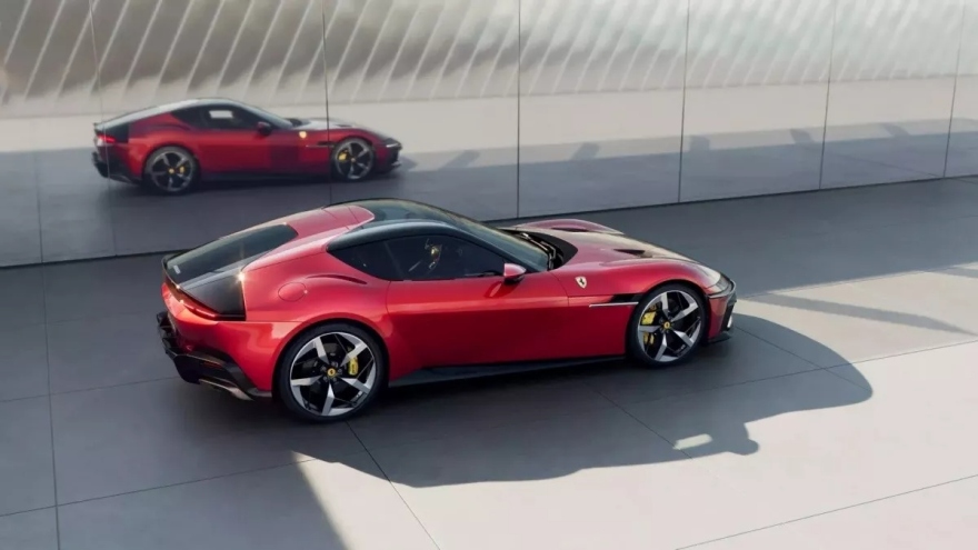 Η Ferrari ετοιμάζει κιβώτιο έκπληξη