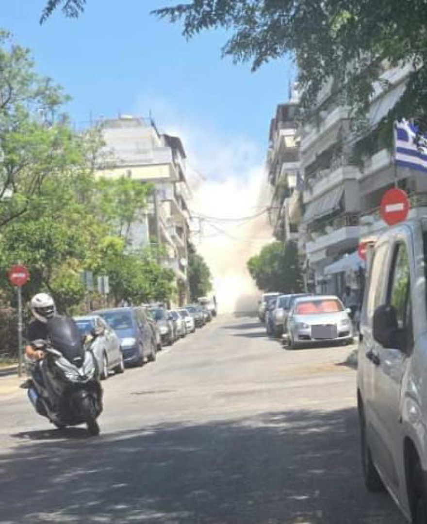 Γέμισε η γειτονιά σκόνη στα Πετράλωνα, δείτε φωτογραφίες αμέσως μετά την κατάρρευση της πολυκατοικίας