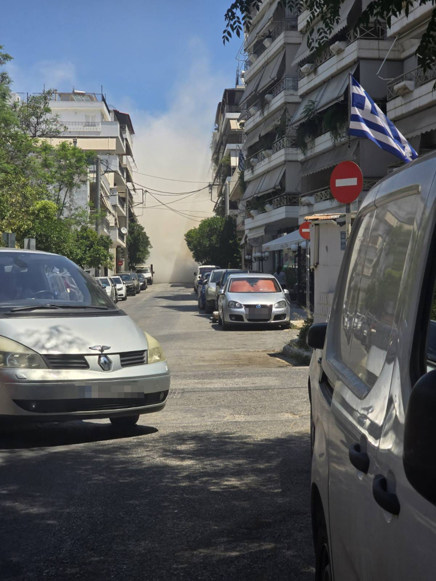 Γέμισε η γειτονιά σκόνη στα Πετράλωνα, δείτε φωτογραφίες αμέσως μετά την κατάρρευση της πολυκατοικίας