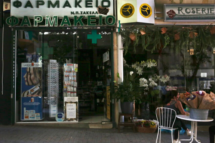 Αποκαταστάθηκε η βλάβη στην ηλεκτροδότηση που προκάλεσε το μπλακ άουτ στην Ερμού, δείτε εικόνες