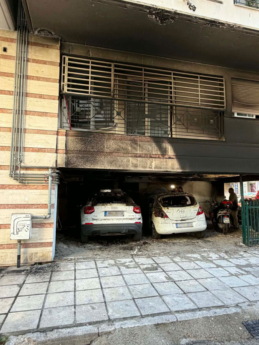 Επιθέσεις με γκαζάκια σε σπίτια τριών στελεχών της ΝΔ στη Θεσσαλονίκη, μία γυναίκα διασωληνωμένη και 4 τραυματίες