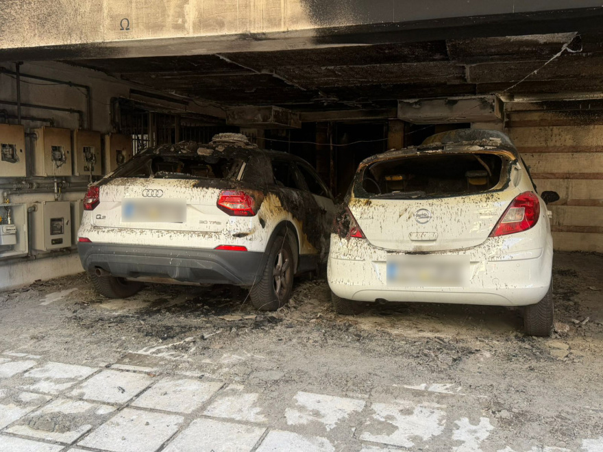 Επιθέσεις με γκαζάκια σε σπίτια τριών στελεχών της ΝΔ στη Θεσσαλονίκη, μία γυναίκα διασωληνωμένη και 4 τραυματίες