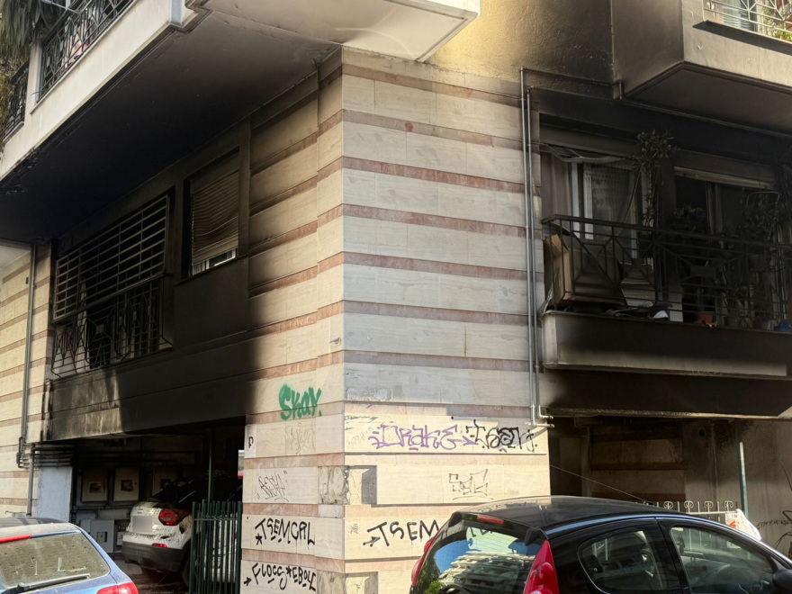 Επιθέσεις με γκαζάκια σε σπίτια τριών στελεχών της ΝΔ στη Θεσσαλονίκη, μία γυναίκα διασωληνωμένη και 5 τραυματίες