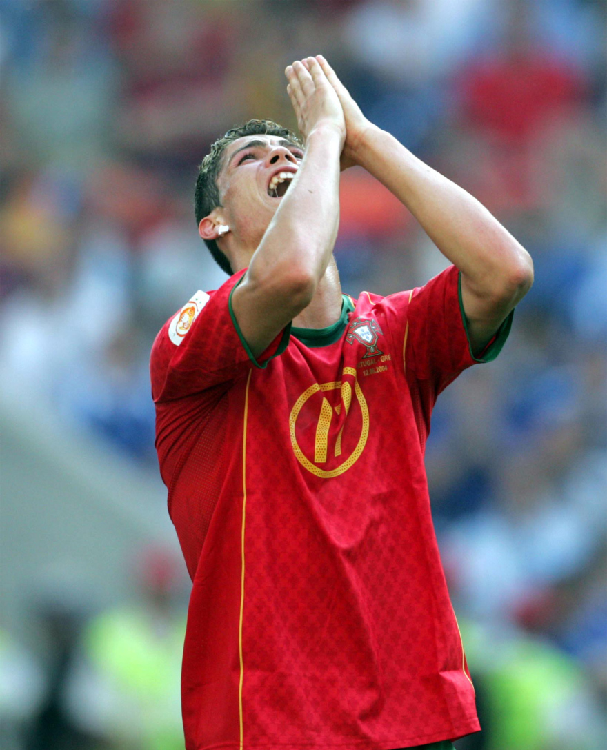 Πέρασαν 22 χρόνια από το θαύμα του Euro 2004: Όταν η Ελλάδα νίκησε 1-0 την Πορτογαλία στον τελικό και σόκαρε το παγκόσμιο ποδόσφαιρο