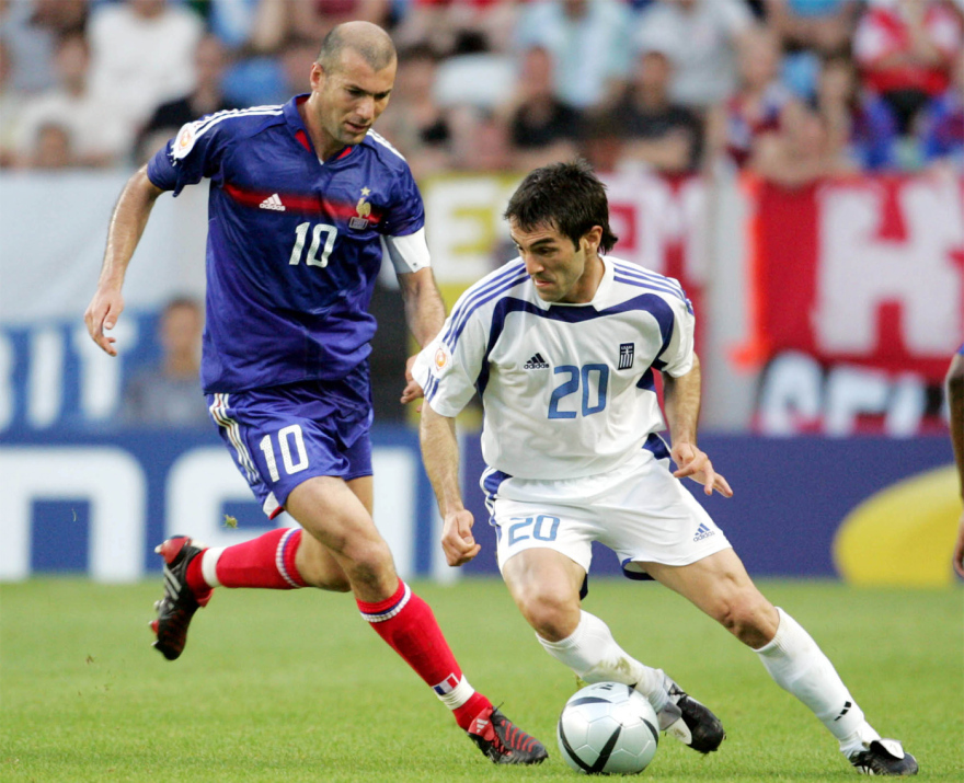 Πέρασαν 22 χρόνια από το θαύμα του Euro 2004: Όταν η Ελλάδα νίκησε 1-0 την Πορτογαλία στον τελικό και σόκαρε το παγκόσμιο ποδόσφαιρο