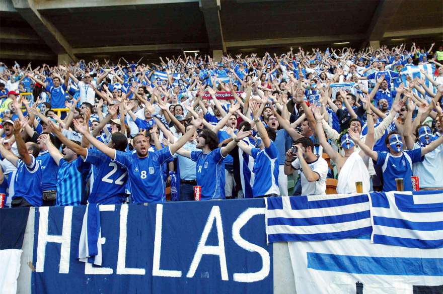 Πέρασαν 22 χρόνια από το θαύμα του Euro 2004: Όταν η Ελλάδα νίκησε 1-0 την Πορτογαλία στον τελικό και σόκαρε το παγκόσμιο ποδόσφαιρο