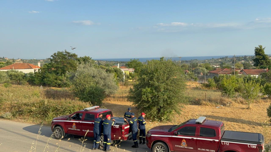 Οριοθετήθηκε η φωτιά στη Νέα Καλλικράτεια της Χαλκιδικής