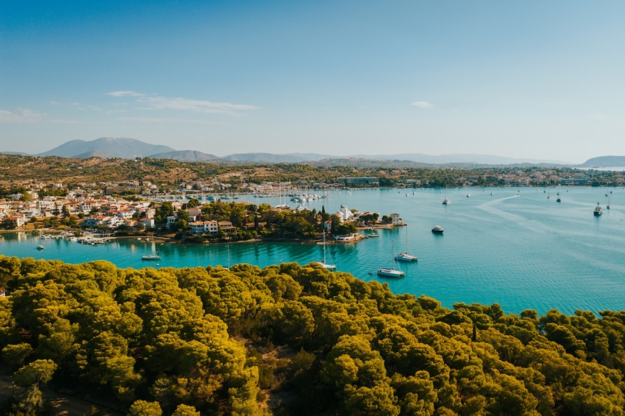 Πόρτο Χέλι: Η ανάδυση ενός παγκόσμιου προορισμού «ήσυχης» πολυτέλειας με επενδύσεις άνω του 1 δισ. ευρώ