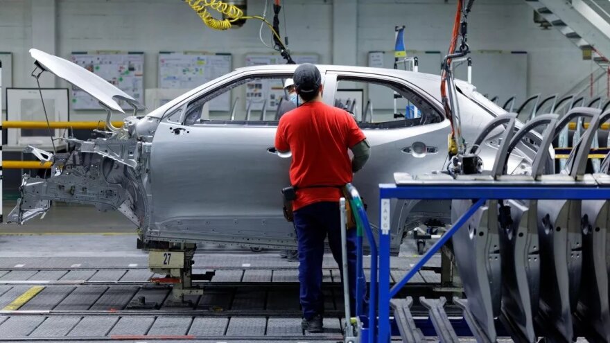 Στα άδυτα του εργοστασίου της Toyota στη Γαλλία
