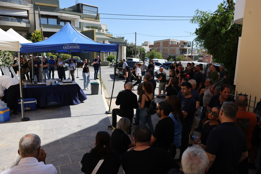 Θλίψη στην κηδεία της δημοσιογράφου Μαρίας Αντωνογιαννάκη, δείτε φωτογραφίες 