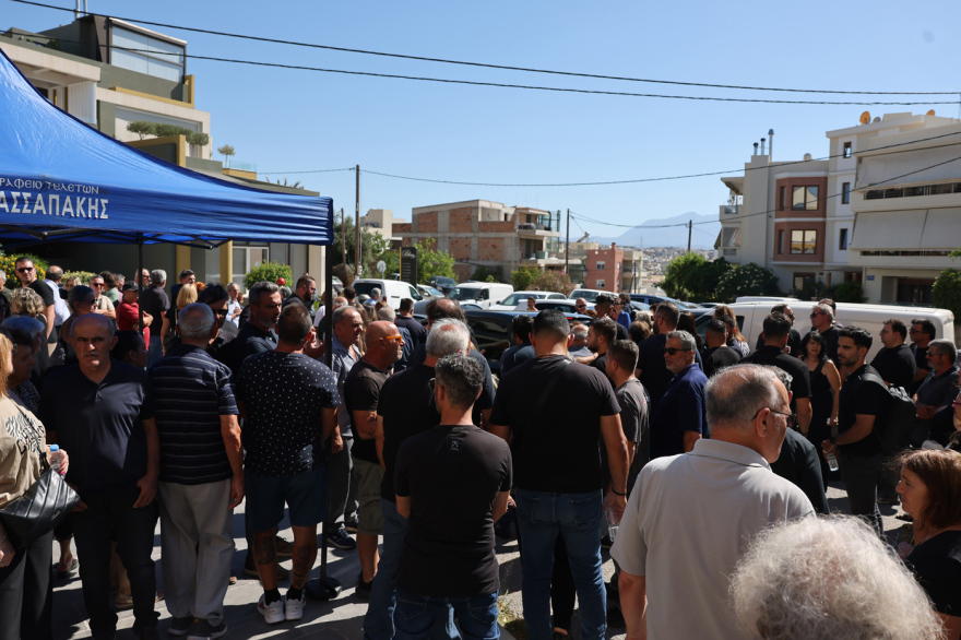 Θλίψη στην κηδεία της δημοσιογράφου Μαρίας Αντωνογιαννάκη, δείτε φωτογραφίες 
