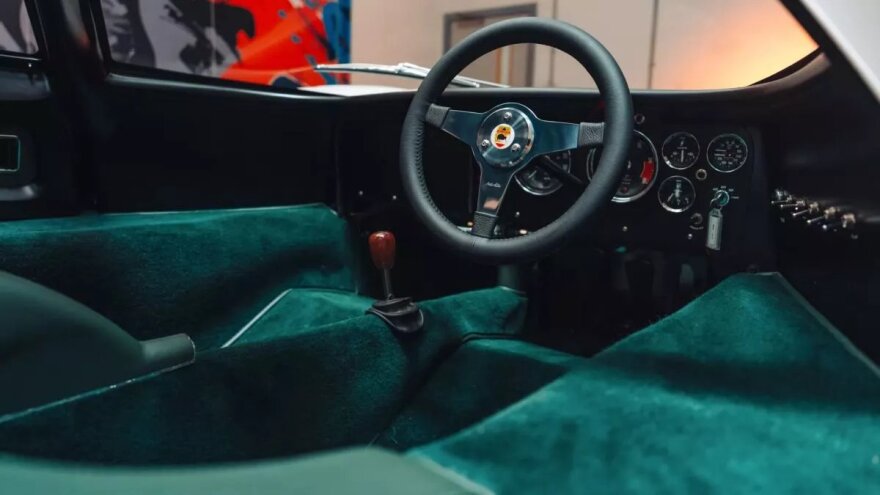 Η εμβληματική McLaren M6GT και πάλι στο προσκήνιο
