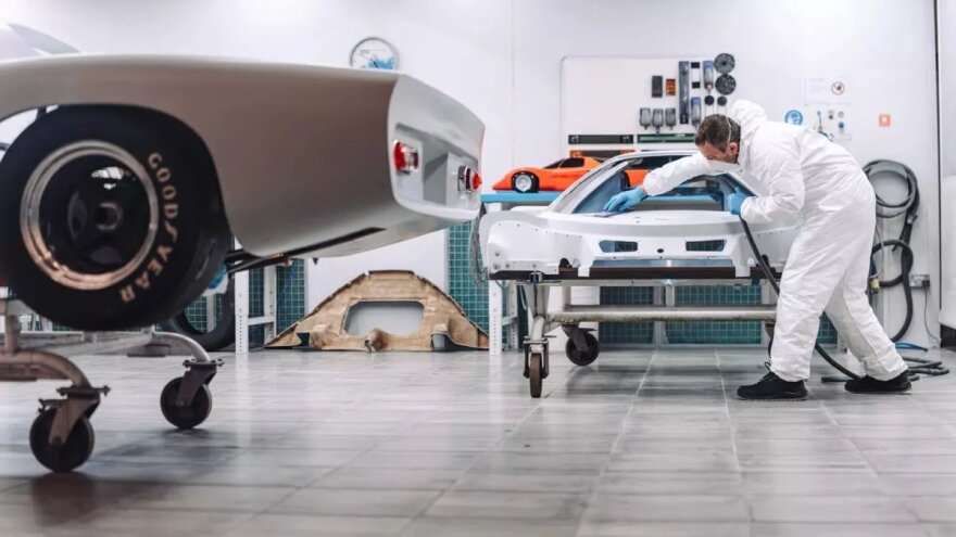 Η εμβληματική McLaren M6GT και πάλι στο προσκήνιο

