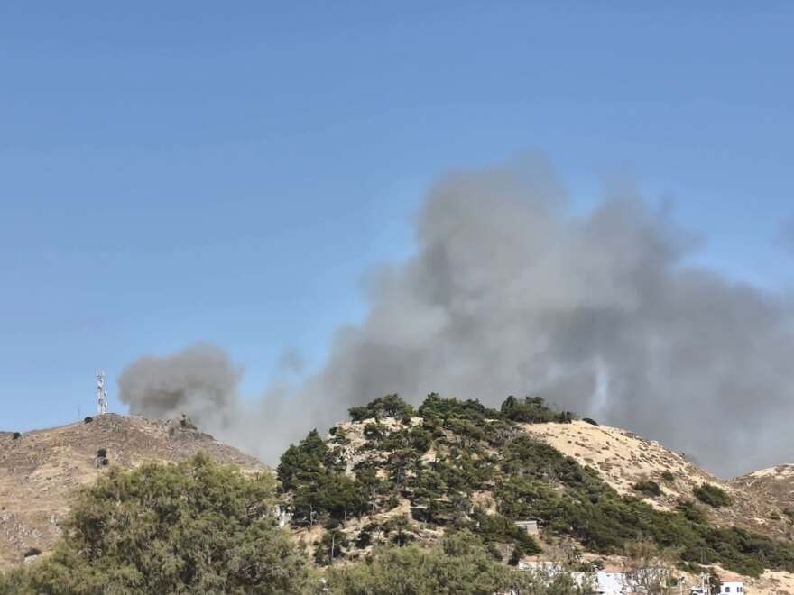 Φωτιά τώρα στη Σκάλα Ερεσού στη Λέσβο, σηκώθηκαν τέσσερα εναέρια  