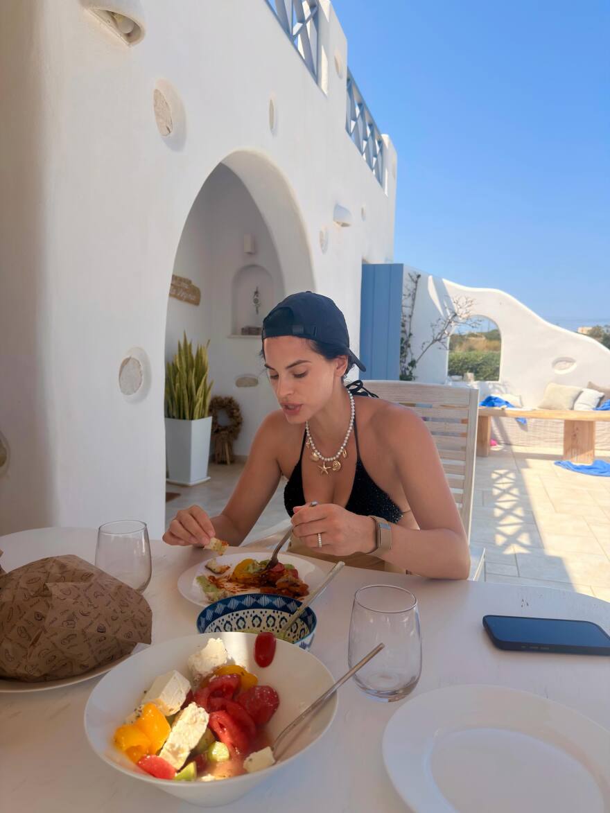 Σάκης Τανιμανίδης και Χριστίνα Μπόμπα: Οι φωτογραφίες από τις οικογενειακές διακοπές τους στην Πάρο

