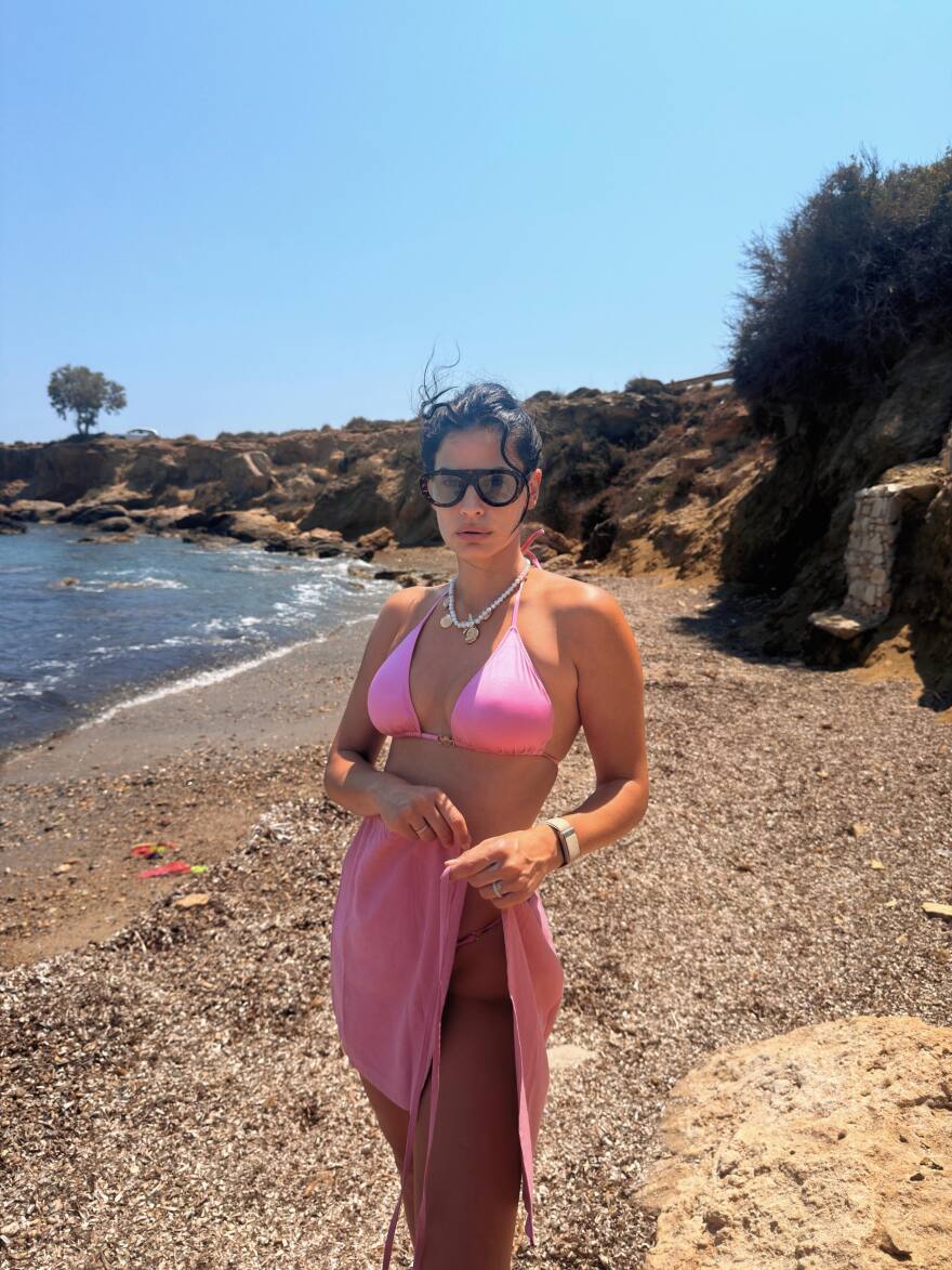 Σάκης Τανιμανίδης και Χριστίνα Μπόμπα: Οι φωτογραφίες από τις οικογενειακές διακοπές τους στην Πάρο
