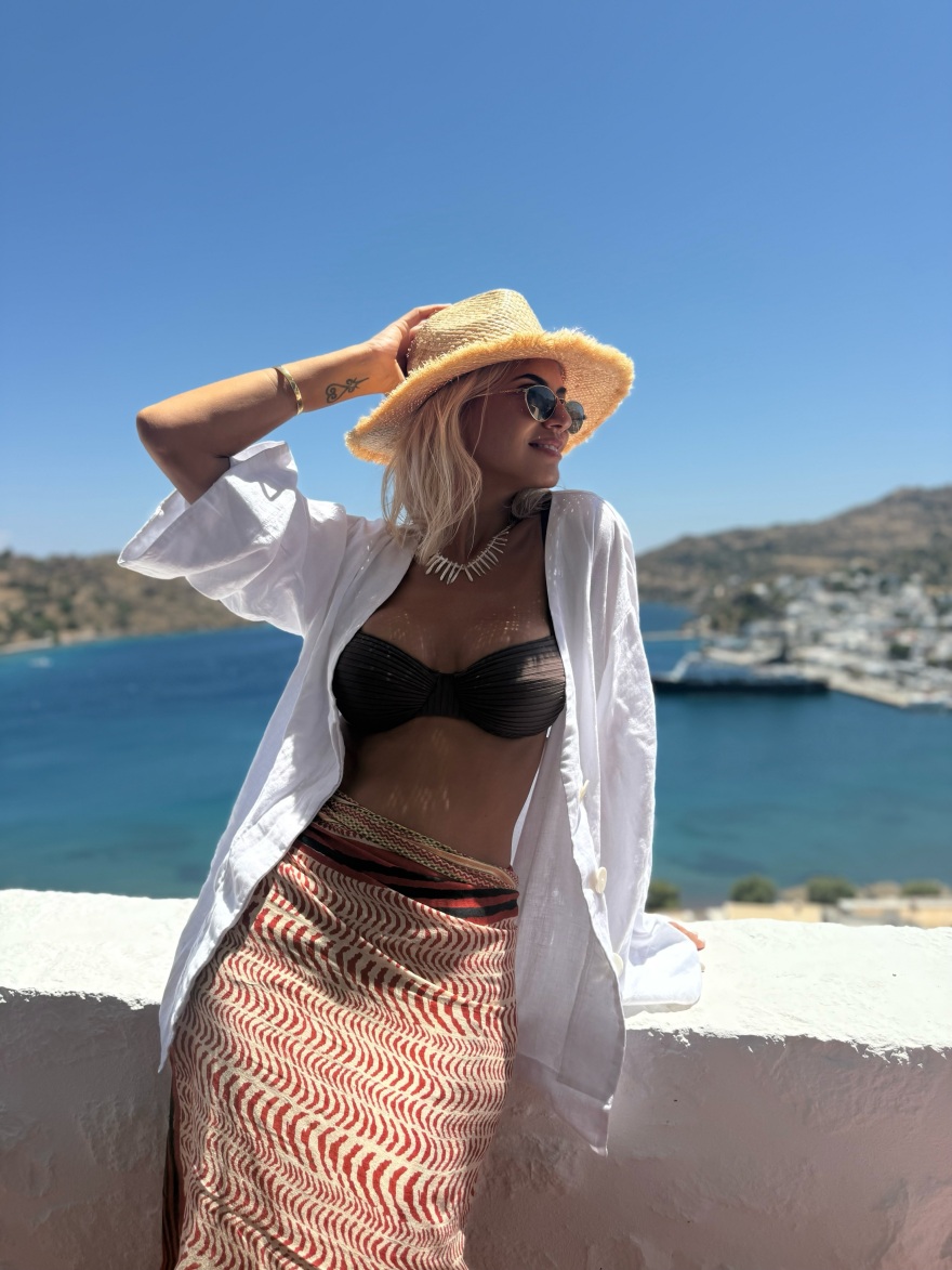 Στην Πάτμο για τις διακοπές της η Χριστίνα Κοντοβά, οι φωτογραφίες που δημοσίευσε