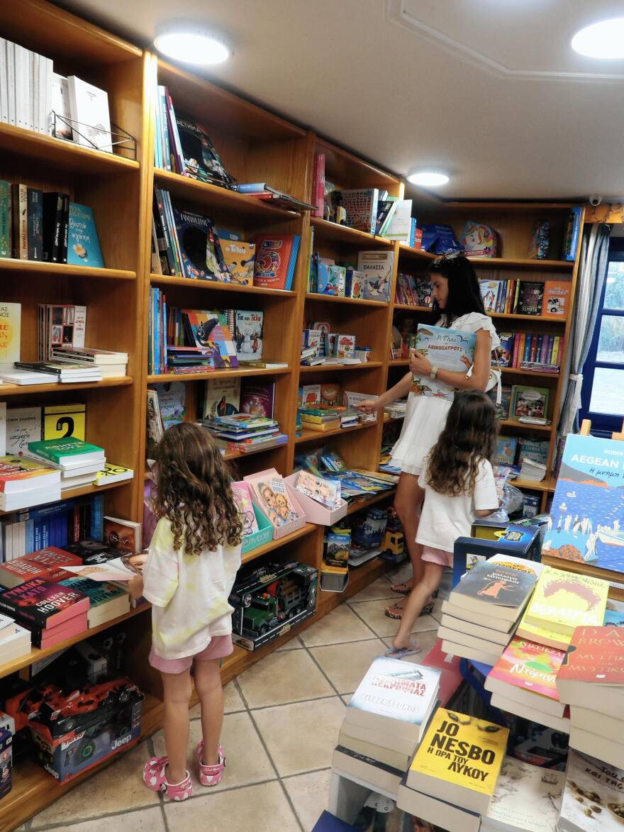 Σάκης Τανιμανίδης και Χριστίνα Μπόμπα: Οι φωτογραφίες από τις οικογενειακές διακοπές τους στην Πάρο
