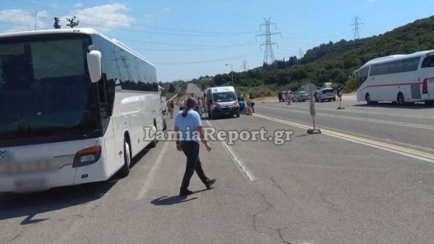 Σοβαρά τραυματισμένη Αμερικανίδα τουρίστρια μετά από παράσυρση από ΙΧ στις Θερμοπύλες