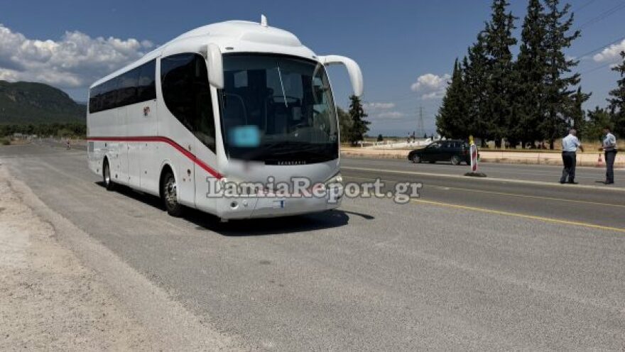 Σοβαρά τραυματισμένη Αμερικανίδα τουρίστρια μετά από παράσυρση από ΙΧ στις Θερμοπύλες