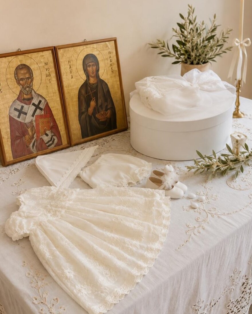 Οι νέες φωτογραφίες της Παυλίνας Βουλγαράκη από τη βάφτιση της κόρης της στην Κρήτη: Όλα έγιναν την τελευταία στιγμή