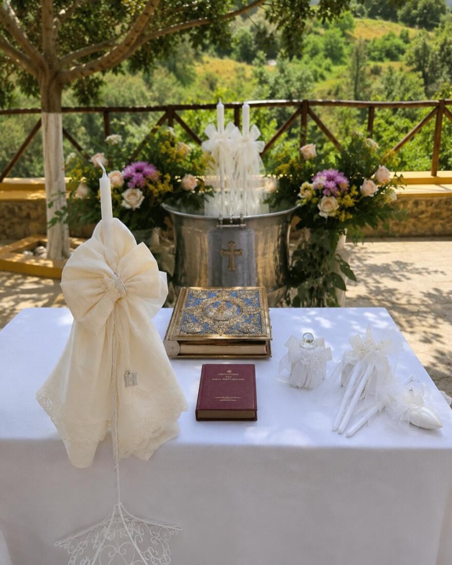 Οι νέες φωτογραφίες της Παυλίνας Βουλγαράκη από τη βάφτιση της κόρης της στην Κρήτη: Όλα έγιναν την τελευταία στιγμή
