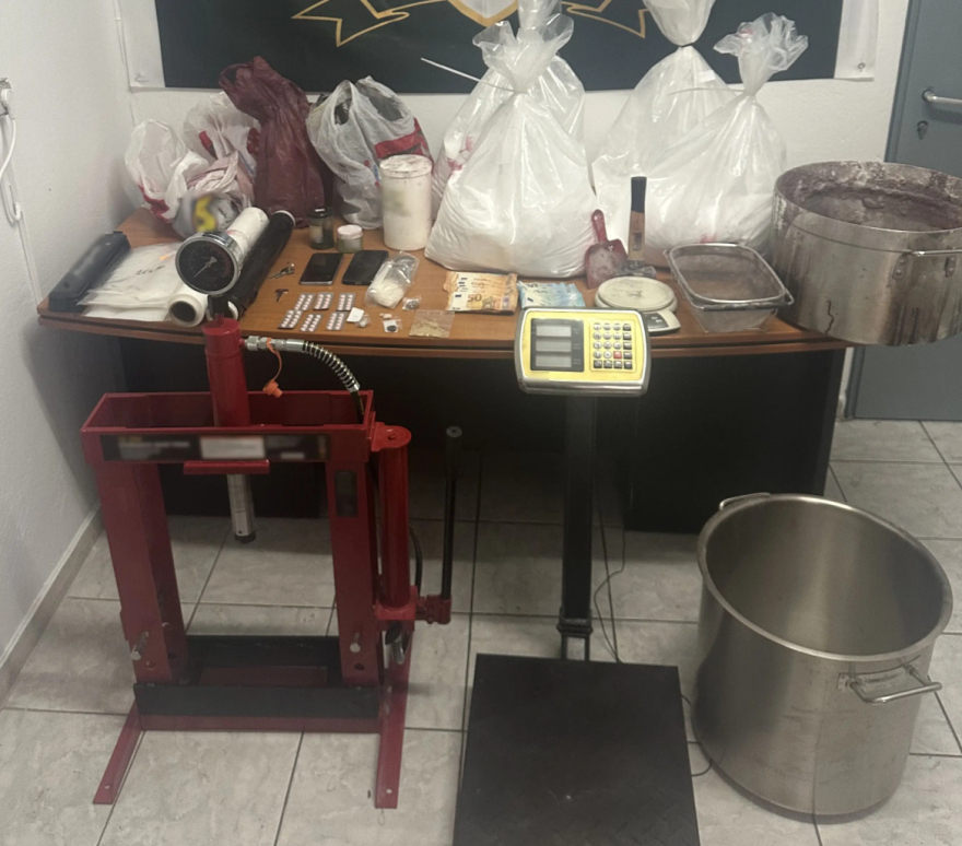 Συνελήφθη 39χρονος στο Μεταξουργείο για παραγωγή και διακίνηση ναρκωτικών, βρέθηκαν πάνω από 27 κιλά ουσίας νόθευσης
