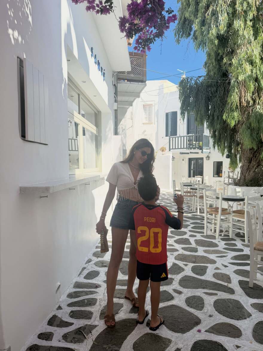Η Σταματίνα Τσιμτσιλή απολαμβάνει τις διακοπές της: Μια γεύση από καλοκαιράκι, γράφει
