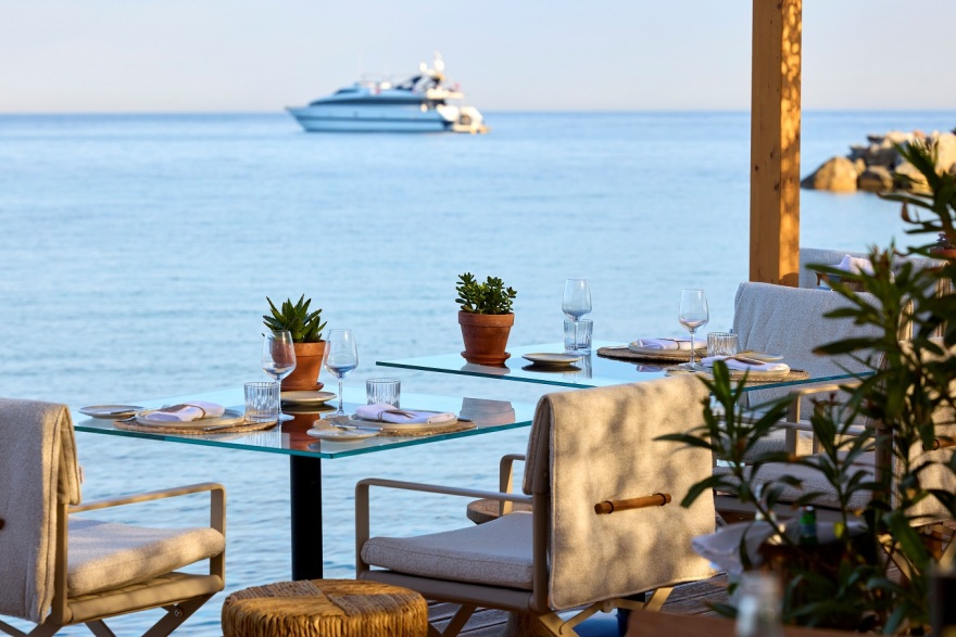 Cape Sounio και Corfu Imperial: Οι επιλογές των πρωταγωνιστών της νέας ταινίας του Damien Chazelle      
