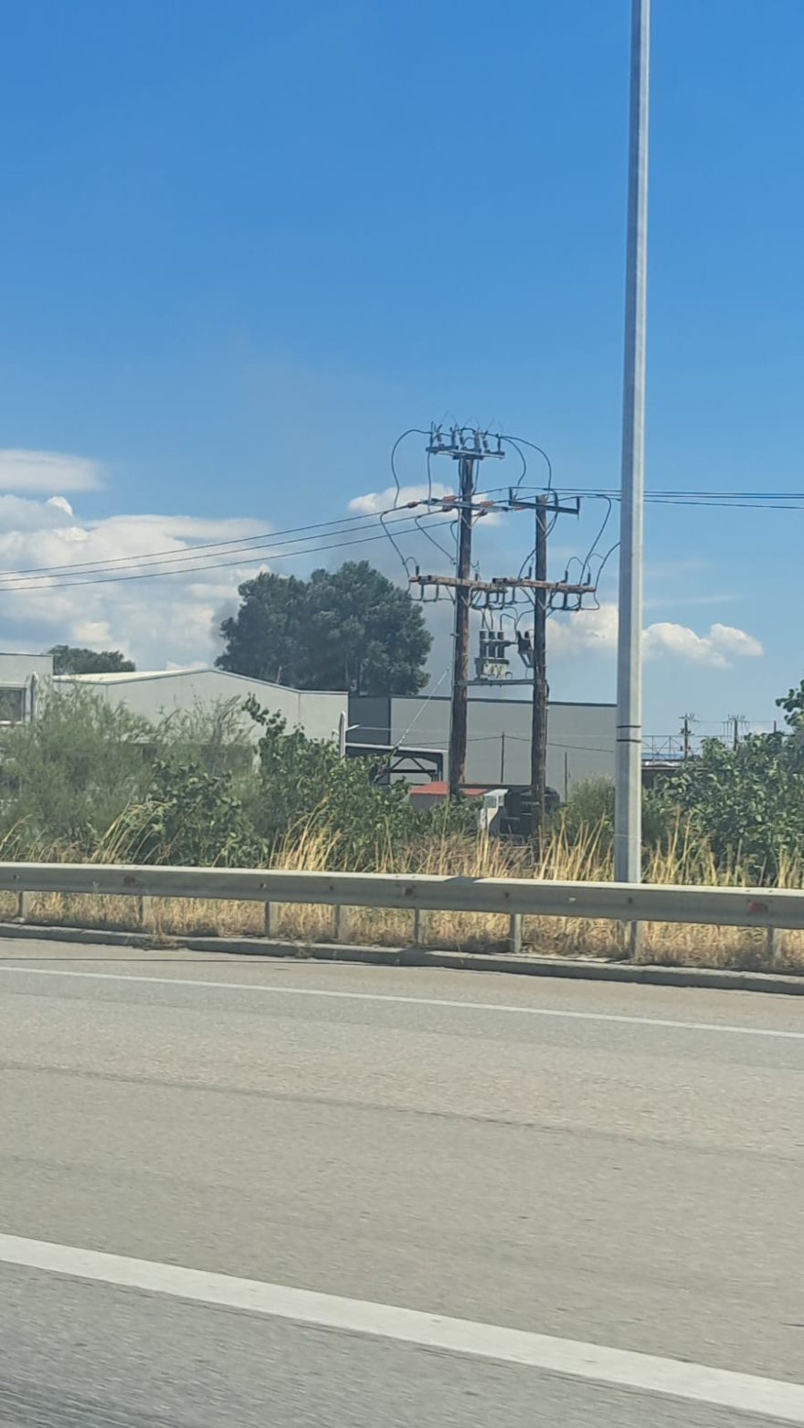 Σε ύφεση η φωτιά σε βιοτεχνία στο Καλοχώρι Θεσσαλονίκης, δείτε βίντεο και φωτογραφίες
