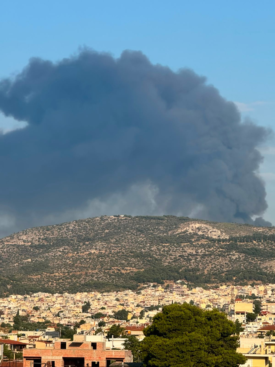 Μήνυμα από το 112 για την φωτιά σε επιχείρηση στον Ασπρόπυργο, δείτε εικόνες