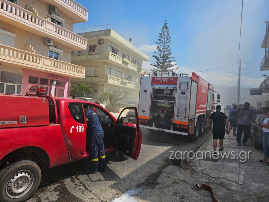 Αποθήκη τυλίχθηκε στις φλόγες στα Χανιά, δεν υπήρχε κάποιος μέσα στο κτίριο, δείτε βίντεο και φωτογραφίες