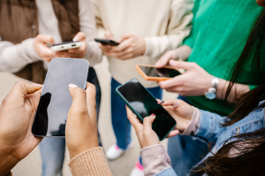 Η ΕΕ κατηγορεί τη Meta για «εθιστικό» σχεδιασμό σε Instagram και Facebook και κινδυνεύει με πρόστιμο έως και 6% του παγκόσμιου ετήσιου τζίρου της