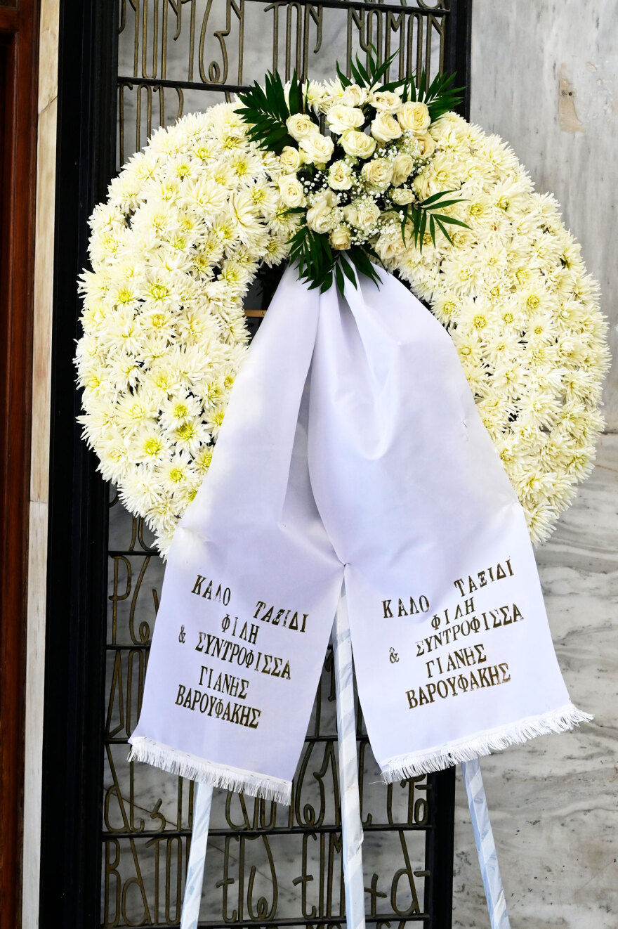 Πάολα Ρεβενιώτη: Το τελευταίο «αντίο» στο Α' Νεκροταφείο Αθηνών, παρών και ο Βαρουφάκης
